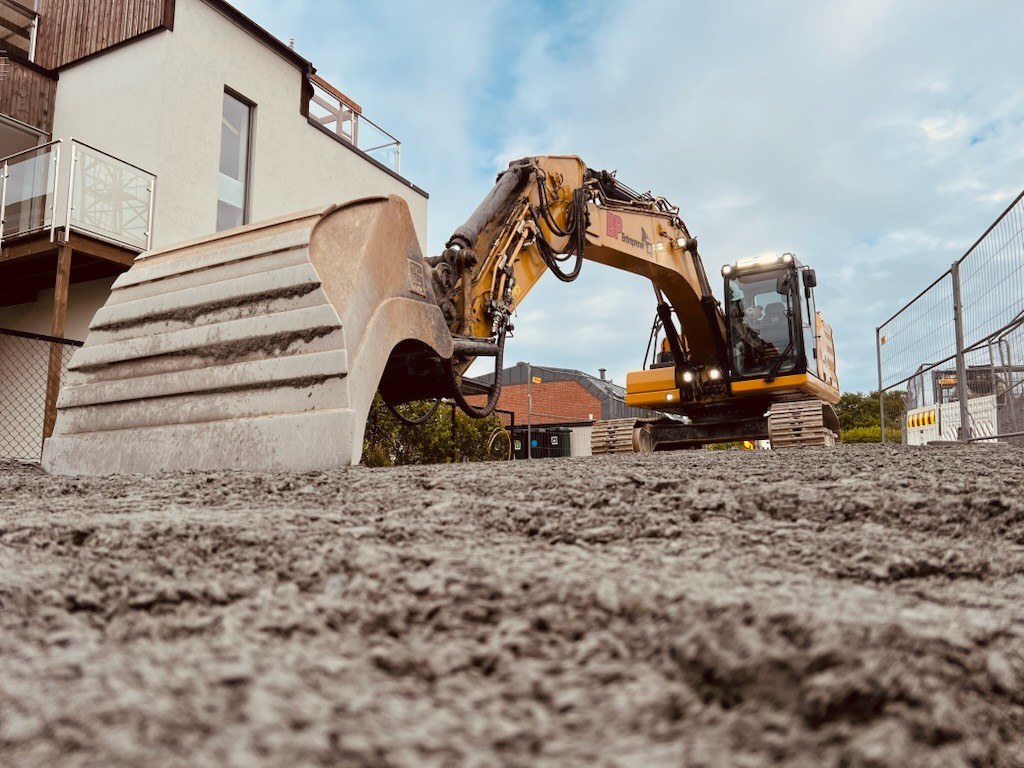 Arbeid og maskinpark hos BP Entreprenør – bilde 1